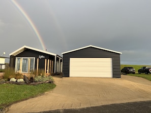 Exterior - The Hideaway - Waipipi Beach - Waverley - Couples Retreat with Hot Tub (Waipipi, Waverley)