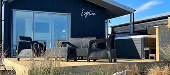 The Hideaway - Waipipi Beach - Waverley - Couples Retreat with Hot Tub