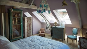Comfort Double Room (Mansarde) | WiFi (free), bed sheets - Logis Saint Léonard (Honfleur)