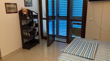 1 camera, culla da viaggio, Wi-Fi gratuito, lenzuola