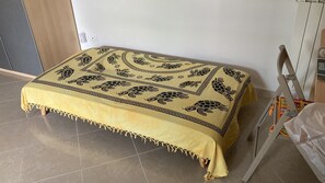 1 chambre, lit parapluie, Wi-Fi gratuit, draps fournis