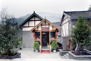 Exterior - Mount Forest Hotel (Emeishan City)