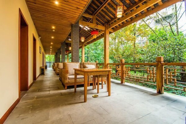 المنشأة من الداخل