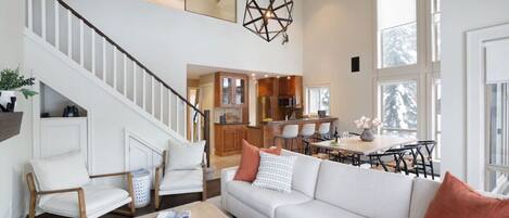 Smart TV, fireplace, stereo