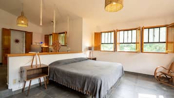 Superior Double Room | 1 bedroom, individually decorated, individually furnished, bed sheets