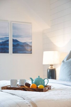 3 habitaciones, escritorio, tabla de planchar con plancha y wifi gratis 