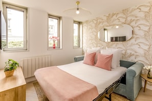 2 Schlafzimmer, Schreibtisch, Bügeleisen/Bügelbrett, Reisekinderbett