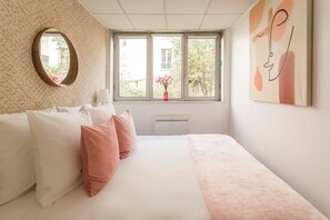 3 bedrooms, desk, iron/ironing board, travel crib