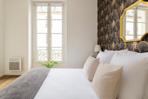 2 bedrooms, desk, iron/ironing board, travel crib - Merveil - Family Suite - Opera - Caumartin II (Paris)