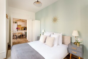 3 bedrooms, desk, iron/ironing board, travel crib - Merveil - Family Suite - Opera - Caumartin I (Paris)