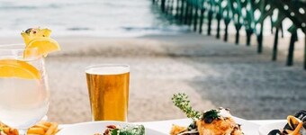 Blue Zone Bungalow! 150 yards to the beach & close to cafes!