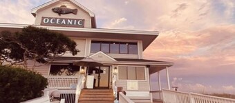 Blue Zone Bungalow! 150 yards to the beach & close to cafes!