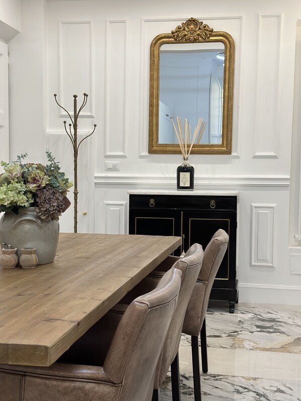 Dining - Spadalux Apartment - 3 BR 4 Bath with Luxurious Amenities and Top Location (Firenze)