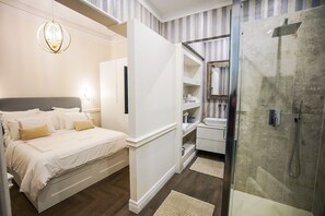 3 bedrooms, desk, iron/ironing board, travel cot - Spadalux Apartment - 3 BR 4 Bath with Luxurious Amenities and Top Location (Firenze)