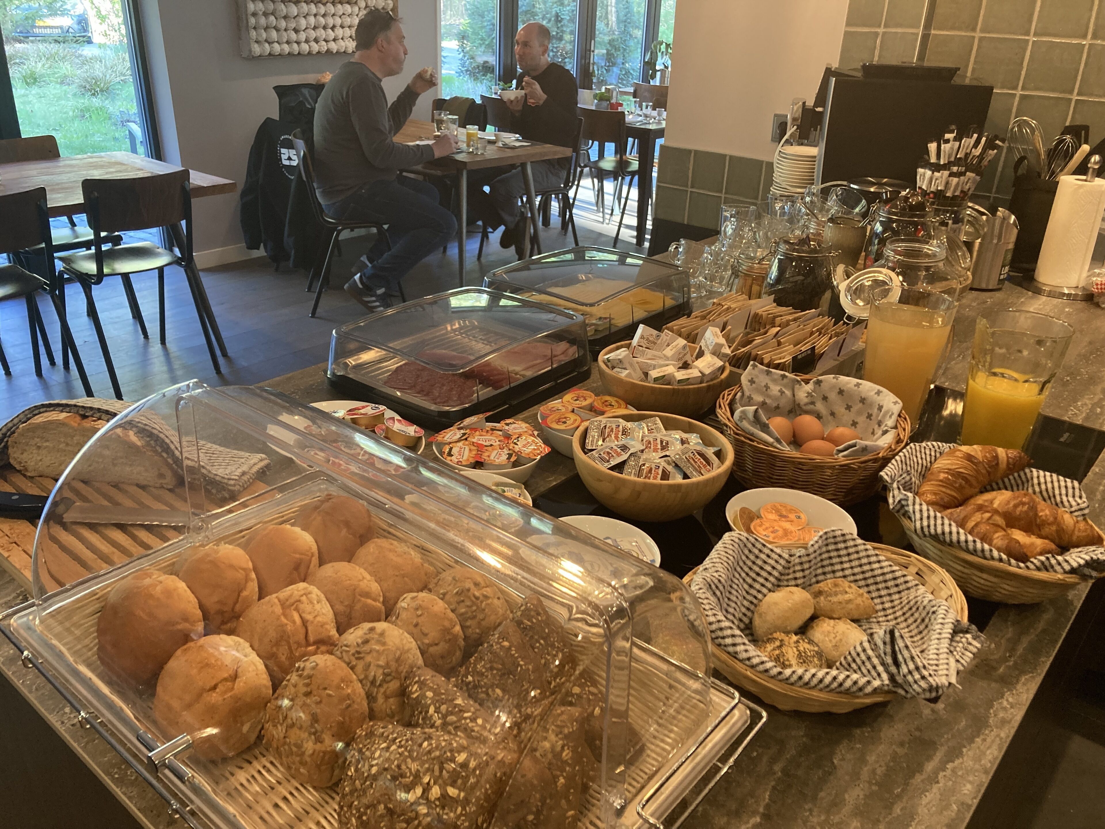 含每日吃到飽早餐