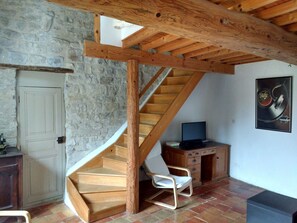 Interior - 3 bedroom family house in old quarter of CESSERAS in the Minervois (Cesseras)