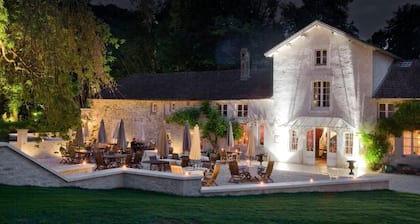 Logis Hotel la Source Bleue