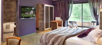 Logis Hotel la Source Bleue