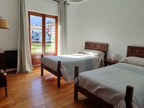 4 bedrooms, desk, free WiFi, bed sheets - Las Llamas (Llanes)