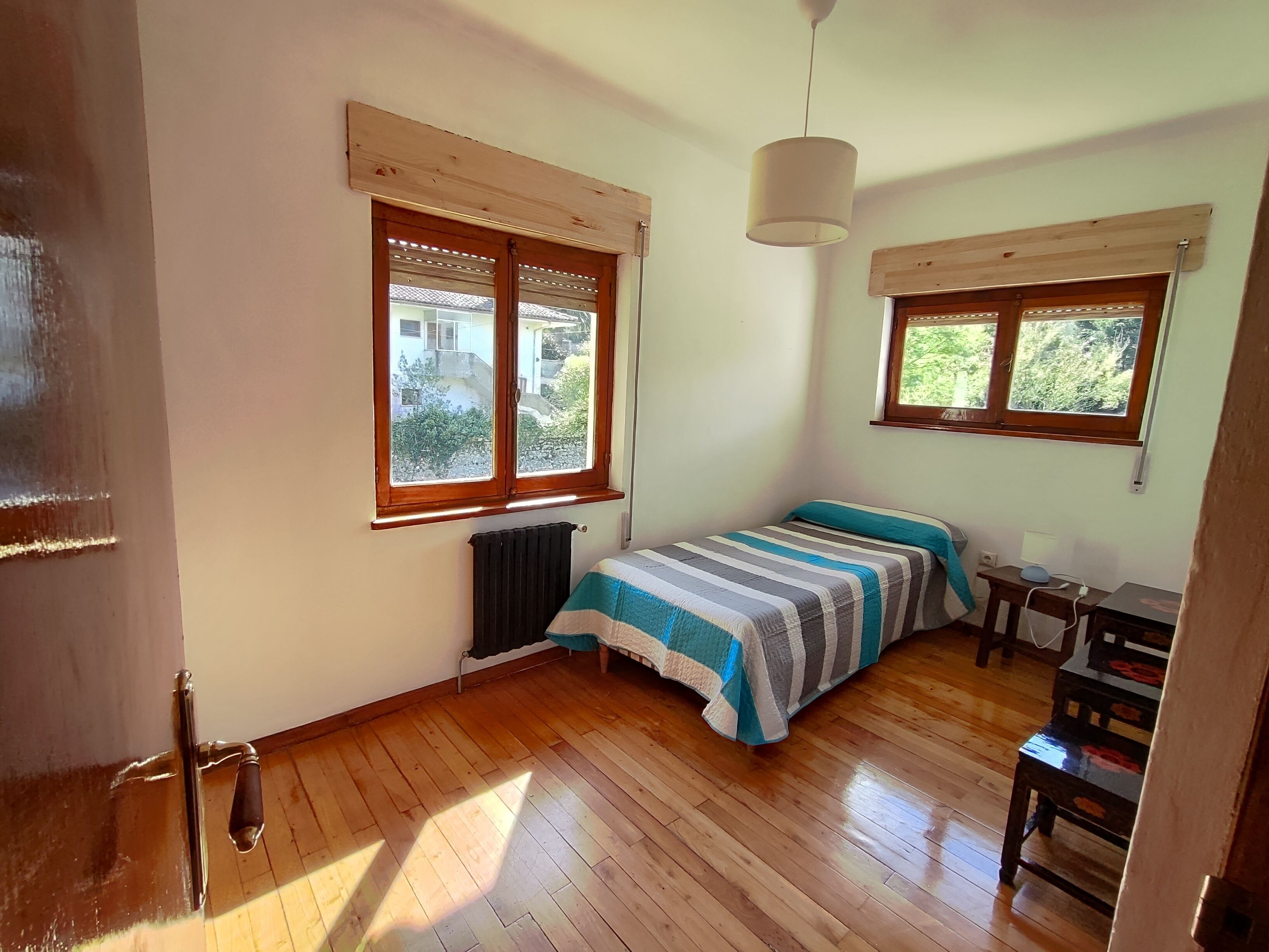 4 dormitorios, escritorio, wifi gratis y ropa de cama
