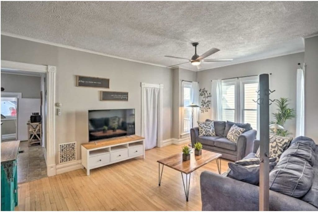 Charming Victorian apt ~ 1 mi to dtwn Glens Falls