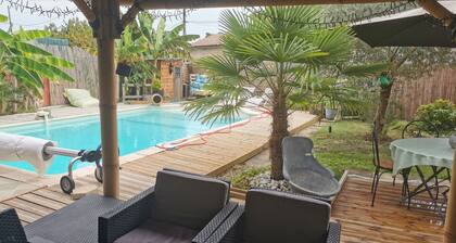 Maison Pierre (PMR) 12 couchages grande piscine chauffée et jacuzzi sel 6 p.