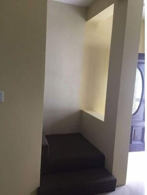 Interior - Tastefully appointed, conveniently located (Nassau)