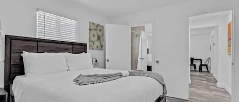 デスク、アイロン / アイロン台、旅行用ベビーベッド、WiFi