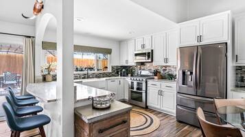 Fridge, microwave, stovetop, dishwasher