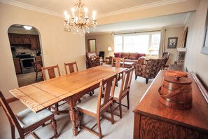 Dining - Spacious Downtown home with lots of amenities!!  (Port Dover)