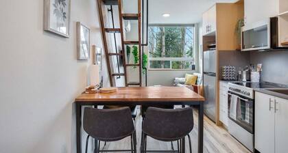 Perch - Pigeon Point Hideaway: Beautiful West Seattle 2BR Home