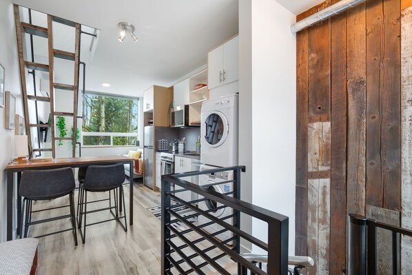 Fridge, microwave, oven, stovetop - Perch - Pigeon Point Hideaway: Beautiful West Seattle 2BR Home (Seattle)