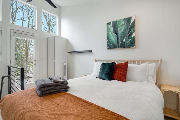 2 bedrooms, iron/ironing board, free WiFi, bed sheets