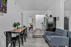 Interior - Cozy Studio 2 Blocks from the Beach - Unit #3 (Hollywood)