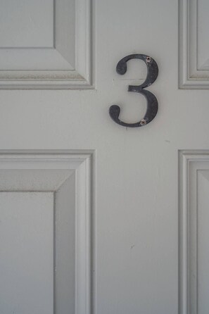 Interior detail - Cozy Studio 2 Blocks from the Beach - Unit #3 (Hollywood)