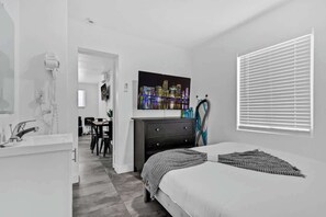 Bügeleisen/Bügelbrett, WLAN, Bettwäsche