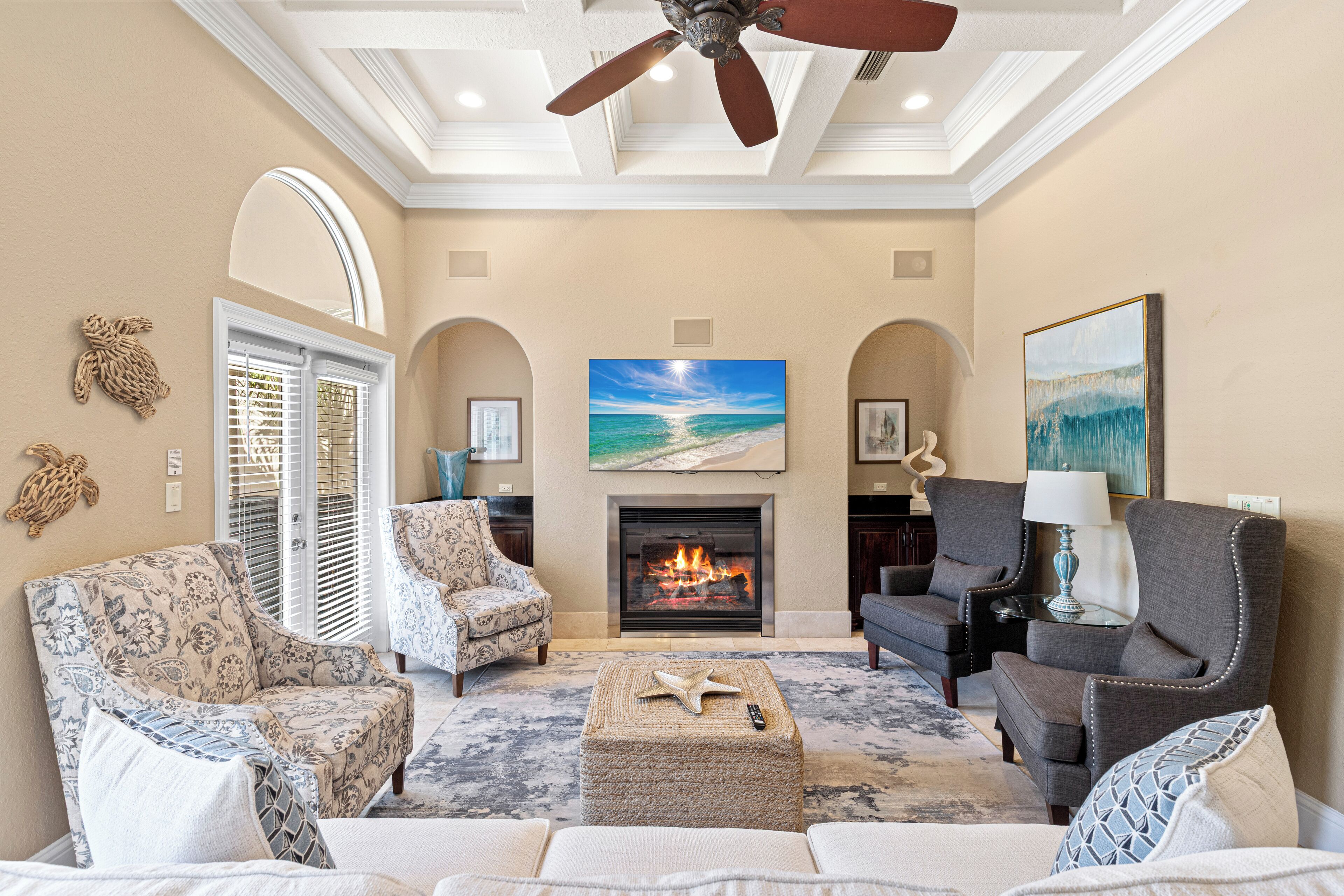 Smart TV, fireplace
