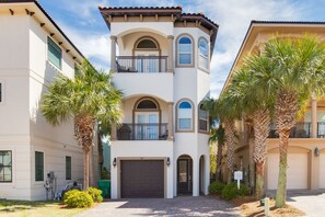 Exterior - Steps to Beach, Large Community Pool & Hot Tub! Gated Community, Destin, FL (Destin)