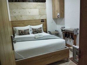 ห้องดับเบิล | ผ้านวมขนเป็ด, เตียง Select Comfort, พื้นที่ทำงานแบบใช้แล็ปท็อป