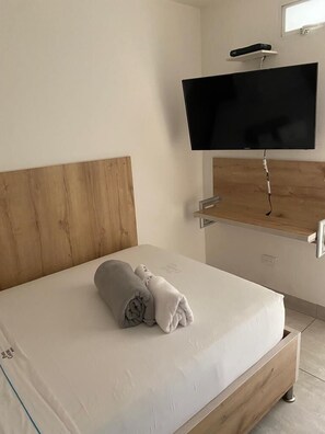 Down duvets, Select Comfort beds, laptop workspace, free WiFi - Hotel Park Caribe  (Medellín)