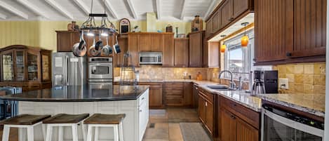 Frigorífic, microones, forn i placa de cuina