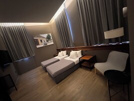 Ropa de cama de alta calidad, cubrecamas y muebles diferentes 