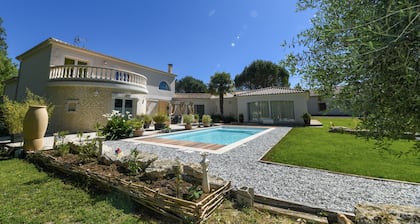 Santorini bed and breakfast with terrace and swimming pool