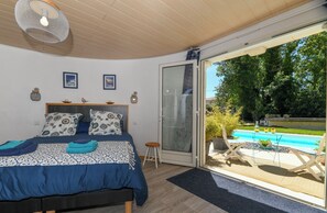 1 habitación, tabla de planchar con plancha, wifi y ropa de cama