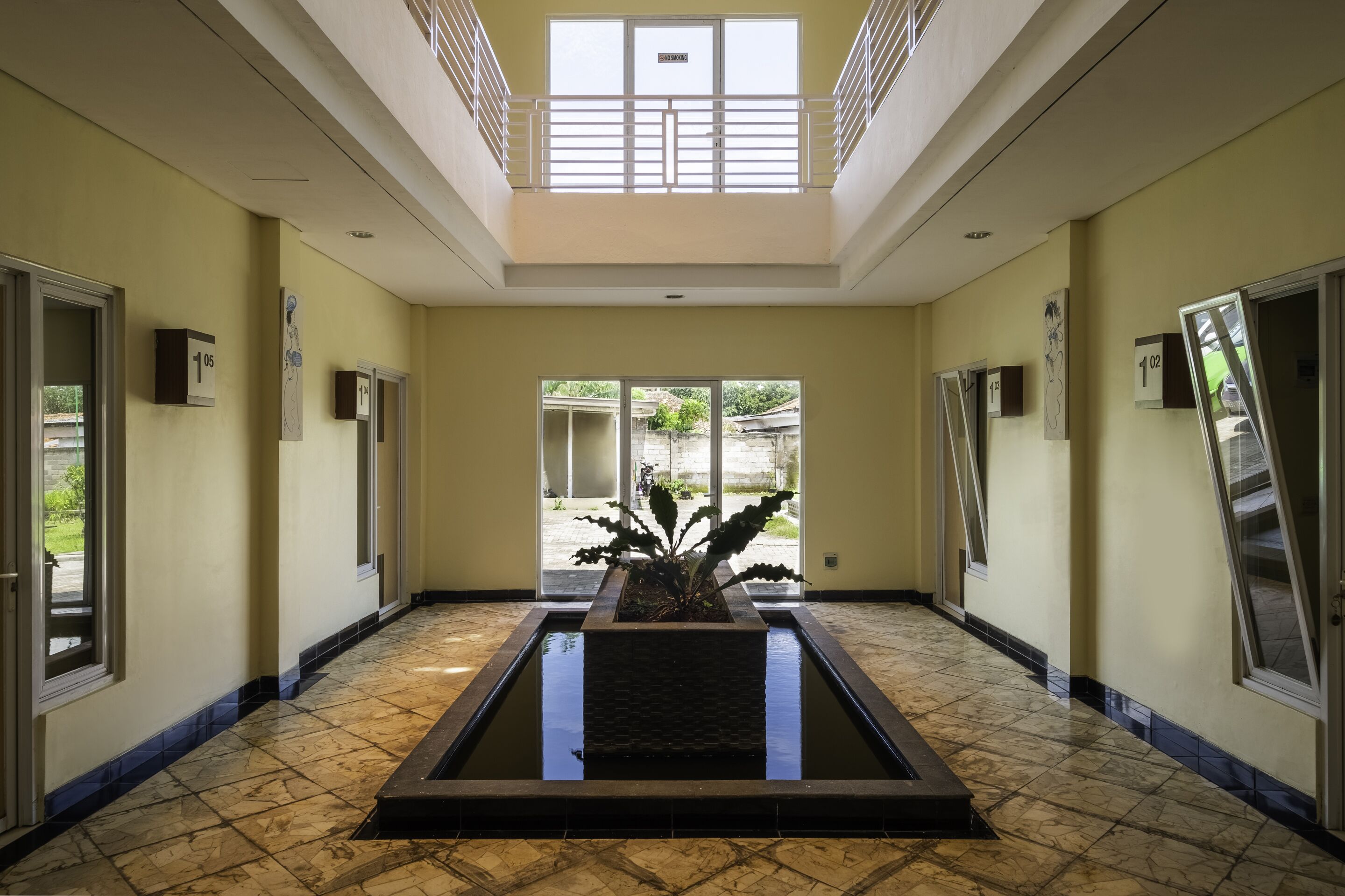 المنشأة من الداخل