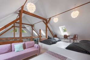 3 bedrooms, desk, iron/ironing board, free WiFi