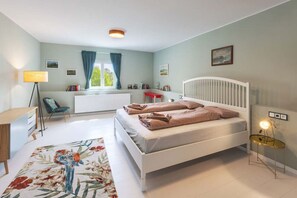3 chambres, bureau, fer et planche à repasser, Wi-Fi gratuit