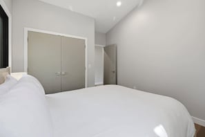 5 habitaciones, tabla de planchar con plancha, cuna de viaje y wifi 