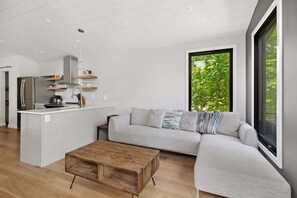 Living area - Chic Modern-Metro Vacay Home, Lg Bar, Deck, Walk (Union Pier)