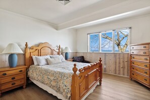 3 室のベッドルーム、デスク、アイロン / アイロン台、旅行用ベビーベ ッド